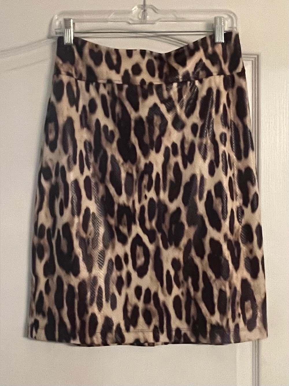 Pre-Owned Travelers By Chicos Leopard Print Pencil Skirt